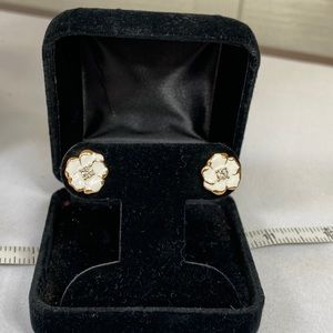 Adorable dainty white enameled rhinestone flower earrings
